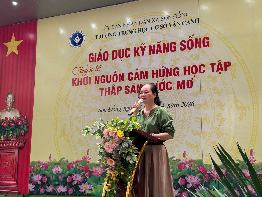 Vinh danh, khen thưởng cho các em học sinh đạt thành tích tại Giải thể thao học sinh xã Sơn Đồng
