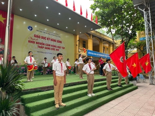 Vinh danh, khen thưởng cho các em học sinh đạt thành tích tại Giải thể thao học sinh xã Sơn Đồng