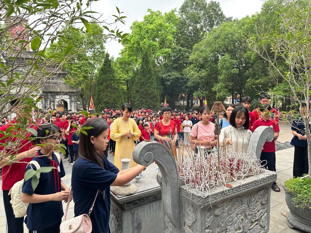 🌻☀️ Hoạt động trải nghiệm tại khu di tích thành cổ Sơn Tây và khu du lịch Ao Vua ☀️🌻