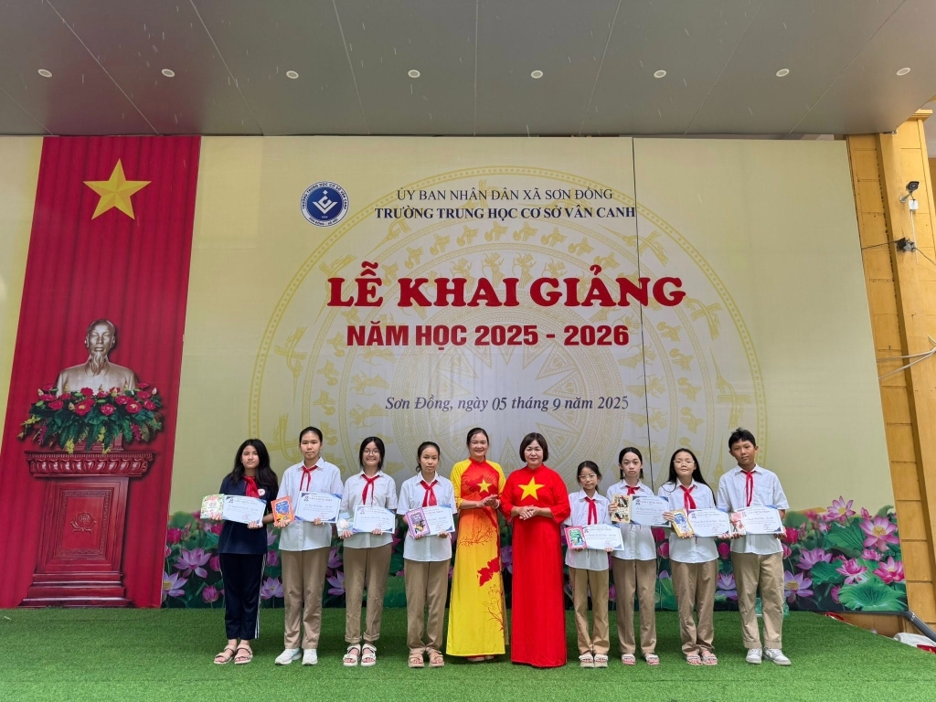 Clb đọc sách - hoạt động trải nghiệm tại bảo tàng lịch sử quân sự việt nam