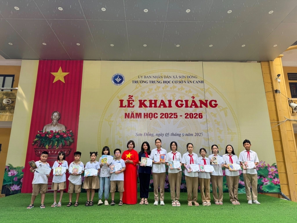 Clb đọc sách - hoạt động trải nghiệm tại bảo tàng lịch sử quân sự việt nam