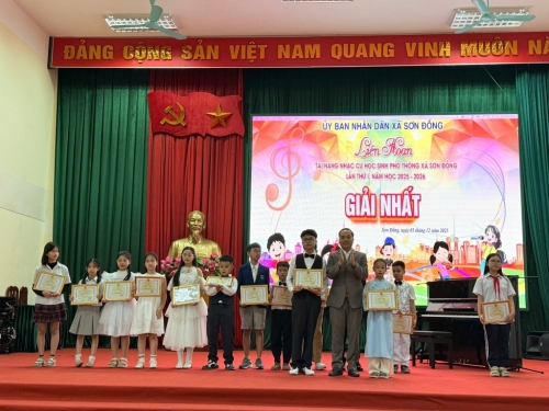 Chúc mừng em Vũ Xuân Phúc – lớp 7a1 xuất sắc giành giải nhất tại liên hoan tài năng nhạc cụ