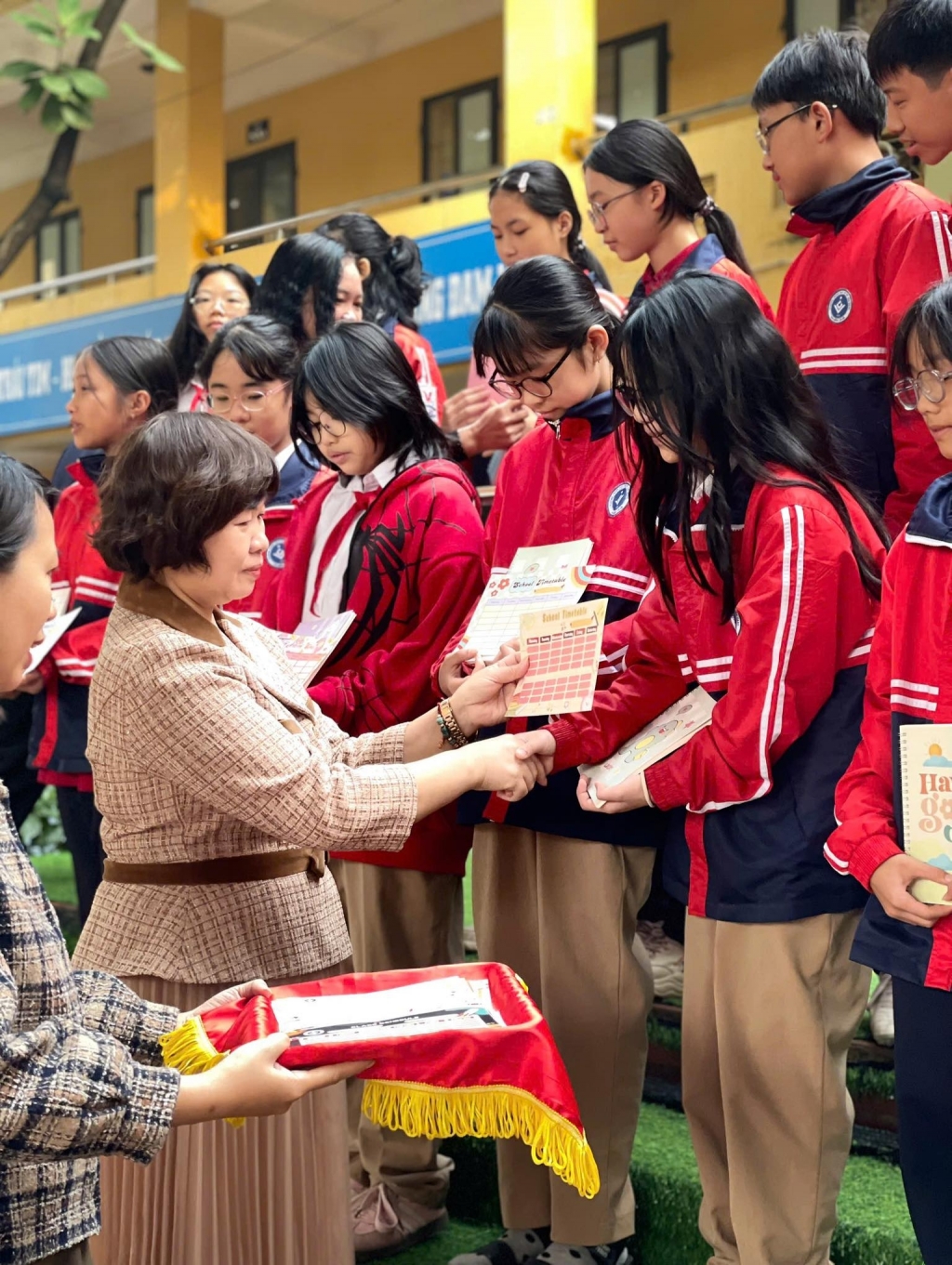 Rực rỡ sắc cờ – Lan tỏa tinh thần thi đua Vân Canh