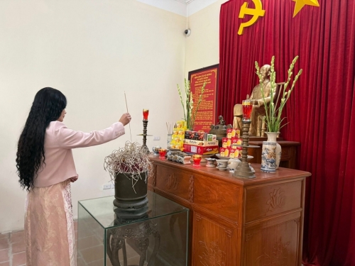 Trường THCS Vân Canh dâng hương tưởng niệm kỷ niệm 81 năm ngày thành lập Quân Đội Nhân Dân Việt