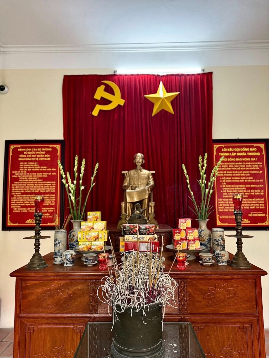 Trường THCS Vân Canh dâng hương tưởng niệm kỷ niệm 81 năm ngày thành lập Quân Đội Nhân Dân Việt