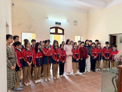 Trường THCS Vân Canh dâng hương tưởng niệm kỷ niệm 81 năm ngày thành lập Quân Đội Nhân Dân Việt