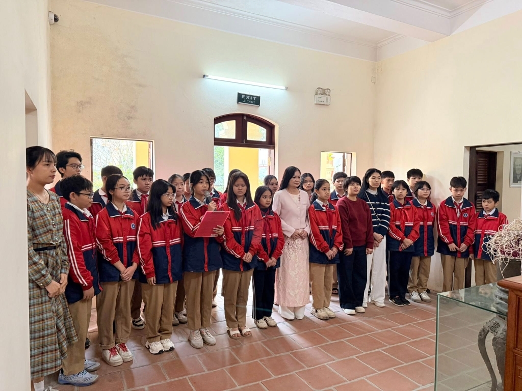 Trường THCS Vân Canh dâng hương tưởng niệm kỷ niệm 81 năm ngày thành lập Quân Đội Nhân Dân Việt