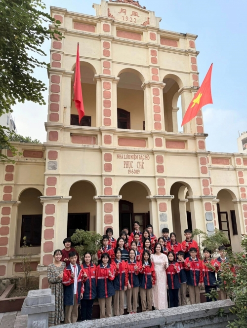 Trường THCS Vân Canh dâng hương tưởng niệm kỷ niệm 81 năm ngày thành lập Quân Đội Nhân Dân Việt